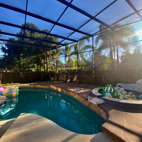 Meet your Posher, Cali - Picture 3 of 9